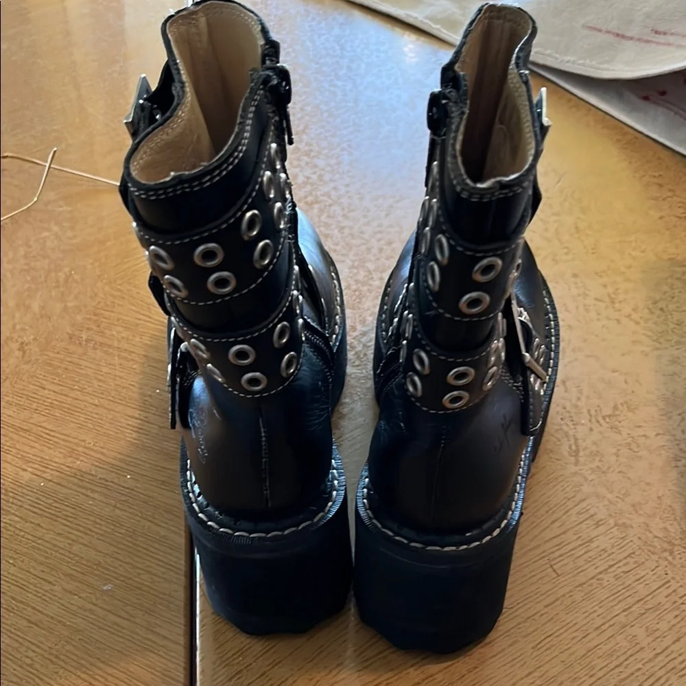 Very rare, discontinued John Fluevog Tank Girl Black Boots with Buckle Straps - Picture 6 of 10